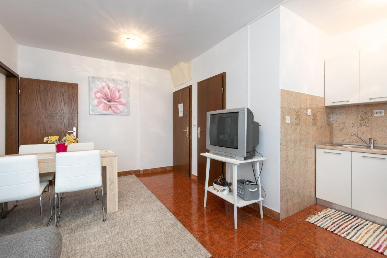 Apartment Drago *Cosy & Close To The Beach! Krk Town Exterior photo